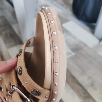 Derimod'dan Alınan Terliklerin Metal Aksesuarları Kısa Sürede Döküldü, Değişim Talebim Kısmen Reddedildi