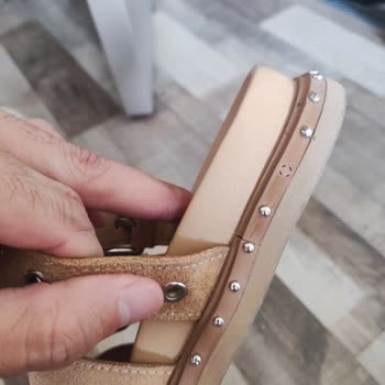 Derimod'dan Alınan Terliklerin Metal Aksesuarları Kısa Sürede Döküldü, Değişim Talebim Kısmen Reddedildi