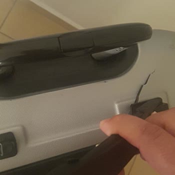 Kırık Valizle Yol Kenarında Mağdur Kaldım Seyyidoğlu Turizm İlgisiz Kaldı