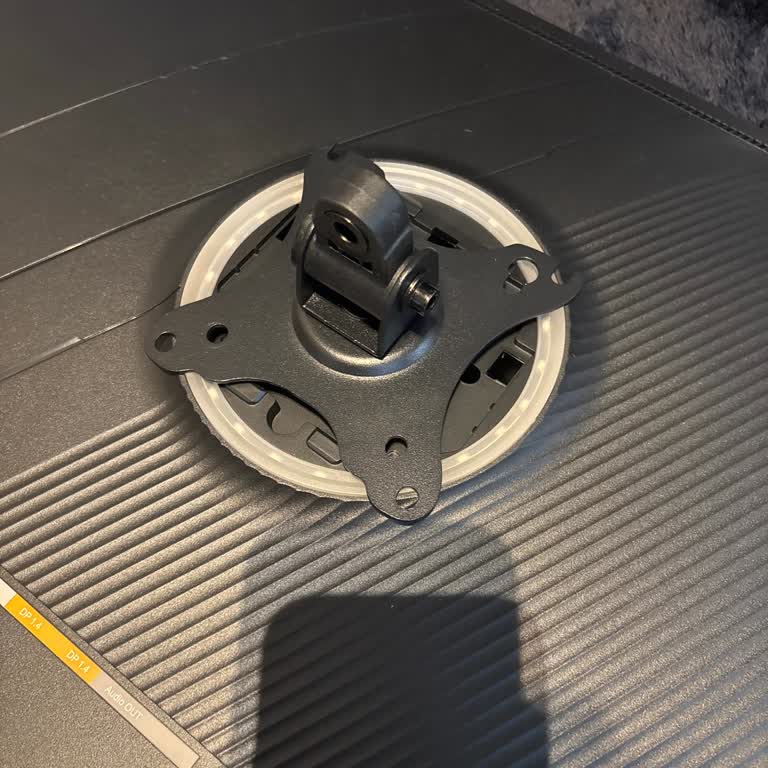 Aynı Markanın Monitör Ve Standı Birbirine Uymuyor, Çözüm Bekliyorum