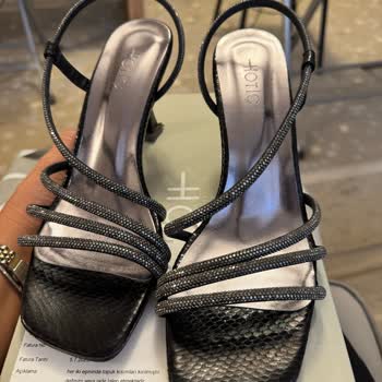 2 Saatte Parçalanan Ayakkabıya Sadece Tamir Seçeneği Sunulması Hayal Kırıklığı Yarattı