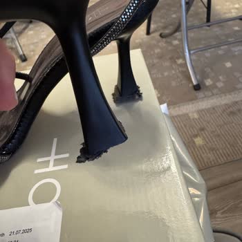 2 Saatte Parçalanan Ayakkabıya Sadece Tamir Seçeneği Sunulması Hayal Kırıklığı Yarattı