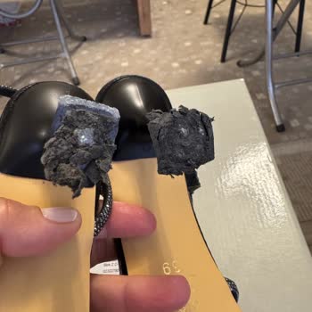 2 Saatte Parçalanan Ayakkabıya Sadece Tamir Seçeneği Sunulması Hayal Kırıklığı Yarattı