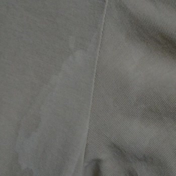 Mavi T-shirtte İlk Kullanımda Renk Solması Ve Leke Sorunu Yaşadım