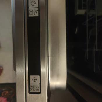 Arçelik Bulaşık Makinesinin Telleri Kısa Sürede Paslanıp Koptu, Çözüm Sunulmadı