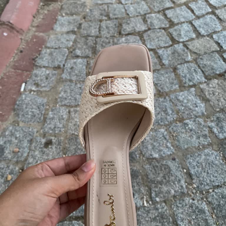 Yüksek Fiyatlı Terlik İlk Kullanımda Ayaklarımı Ciddi Şekilde Yaraladı