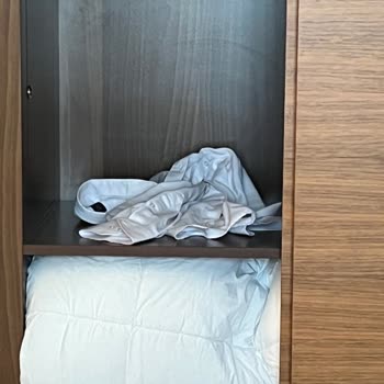 Odamda Bana Ait Olmayan Kirli Gömlek Ve İlgisiz Resepsiyon Deneyimi Yaşadım