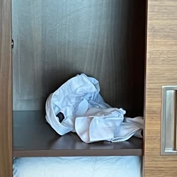 Odamda Bana Ait Olmayan Kirli Gömlek Ve İlgisiz Resepsiyon Deneyimi Yaşadım