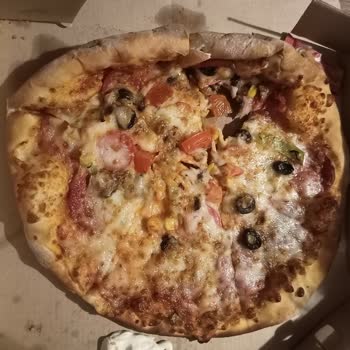 Bozuk Ve Kötü Kokulu Pizza, Sağlığım Tehlikeye Girdi!