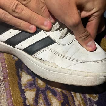FLO'dan Alınan Adidas Ayakkabının Kısa Sürede Yıpranması Ve İade Sorunu