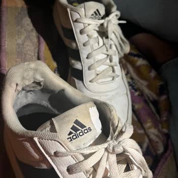 FLO'dan Alınan Adidas Ayakkabının Kısa Sürede Yıpranması Ve İade Sorunu