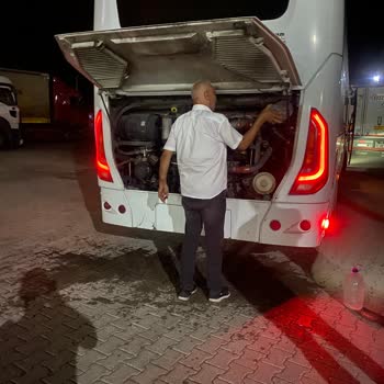 Yolda Kalan Otobüs Ve İlgisiz Personel Nedeniyle Mağduriyet