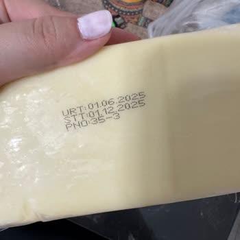 Açılmamış Kaşar Peynirinin Son Kullanma Tarihi Geçmemesine Rağmen Küflenmesi