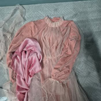 @femaboutiquee Sipariş Ettiğim Elbise Ve Şal Yanlış Geldi, Firma Sorunumu Çözmüyor!