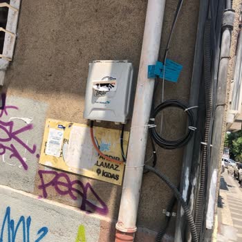 Özel Mülkte İzinsiz Bırakılan Superonline Kabloları Nedeniyle Dış Cephe Onarımı Yapılamıyor