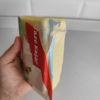 Tarihi Geçmiş Kaşar Peyniri Küflendi!