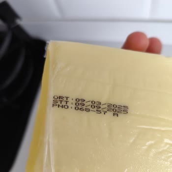 Tarihi Geçmiş Kaşar Peyniri Küflendi!