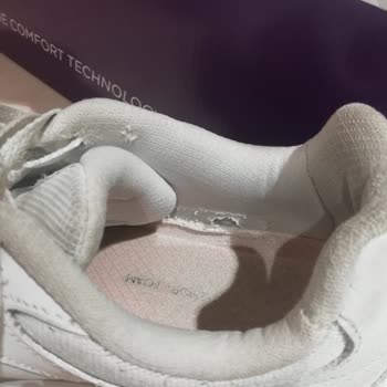 Kısa Sürede Yırtılan Skechers Ayakkabı İçin Ücret İadesi Talebim