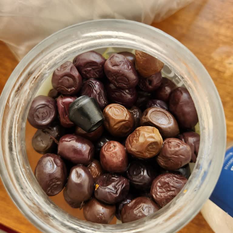 Aldığım Zeytin Kavanozundan Plastik Parça Çıktı, Sağlığım Tehlikeye Girdi