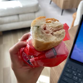 Sandviç İçeriğinde Belirtilmeyen Turşu Çıkması Ve İade Talebi