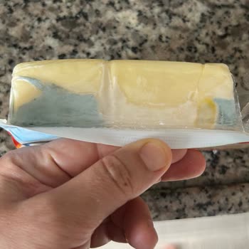 Son Kullanma Tarihi Geçmemiş Kaşar Peynirinin Küflü Çıkması Ve Denetim Eksikliği