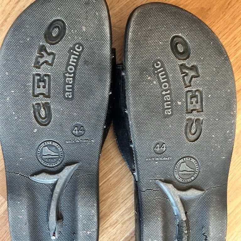 Kısa Sürede Parçalanan Terlik Ve Garanti Süresi Belirsizliği