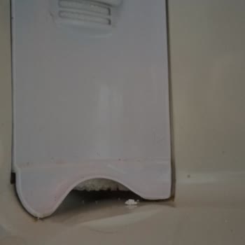 Buzdolabındaki Köpük Parçaları Ve Yetersiz Müşteri Desteği