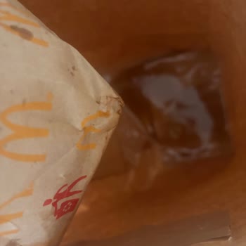 İki Farklı Siparişte Dökülen İçecekler Ve Eksik Ücret İadesi Sorunu