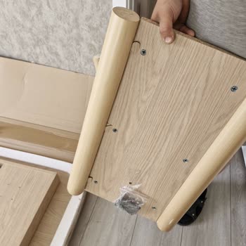 Hasarlı Masa Ve Sandalyeler Teslim Edildi, Servis Dönüş Yapmıyor