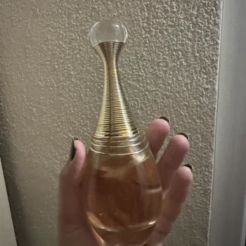 Aldığım Dior J’Adore Parfüm Sahte Çıktı, Satıcı Çözüm Sunmuyor