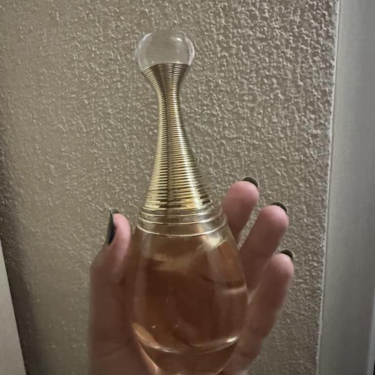 Aldığım Dior J’Adore Parfüm Sahte Çıktı, Satıcı Çözüm Sunmuyor