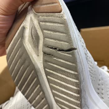 Kısa Sürede Yırtılan Skechers Ayakkabı İçin Çözüm Sunulmadı