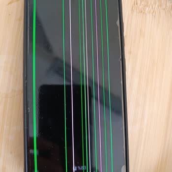 Samsung S20 Plus Ekranında Renkli Çizgi Sorunu Yaşadım