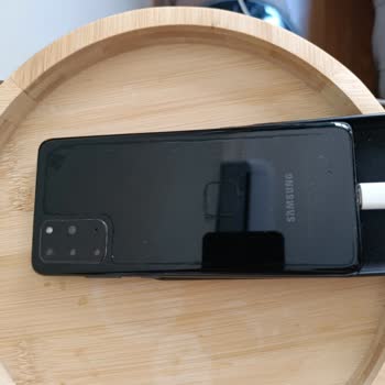 Samsung S20 Plus Ekranında Renkli Çizgi Sorunu Yaşadım