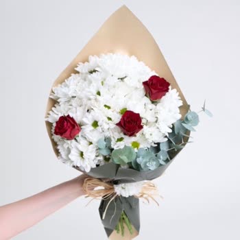 Sipariş Görseliyle Teslim Edilen Çiçek Farklı, Müşteri Hizmetleri Çözüm Sunmuyor