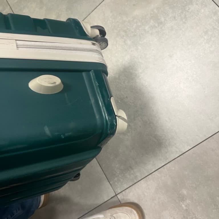 Ajet Uçuşunda Valizim Zarar Gördü, Yetersiz Çözüm Sunuldu