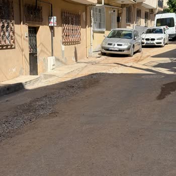 İzmir Doğalgazın Kazı Sonrası Asfaltı Aylardır Yapmaması Mağduriyet Yaşatıyor