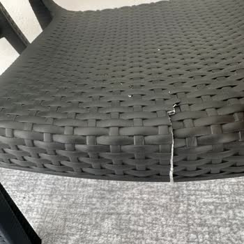 İlk Kullanımda Kırılan Sandalyeler İçin Garanti Ve Müşteri Hizmetlerinden Destek Alamama