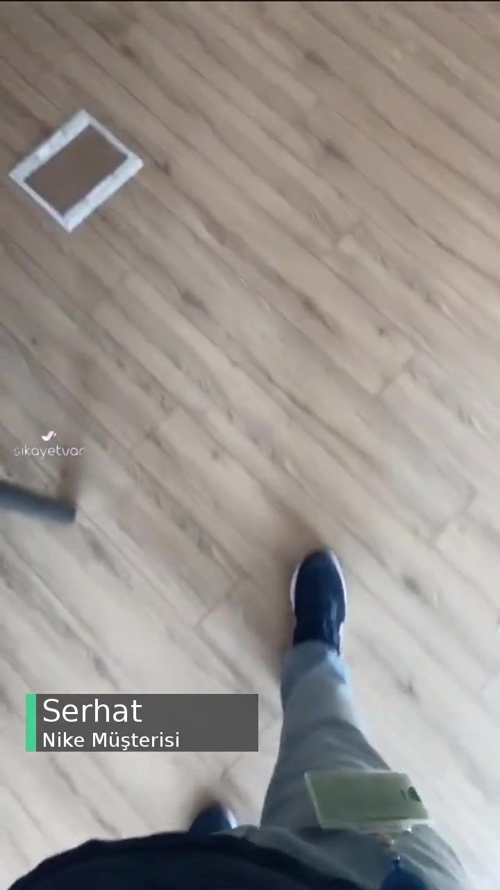 Nike Spor Ayakkabısı Yürürken Ses Çıkartıyor videonun kapak resmi