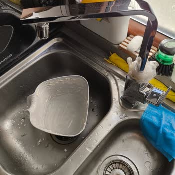 Garanti Kapsamındaki Bataryadan Su Fışkırıyor, Servis Ücreti Talep Ediliyor!