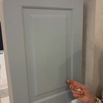 Mobilya Mağazasında Satış Sorumlusundan Beklenmedik Azarlama Deneyimi