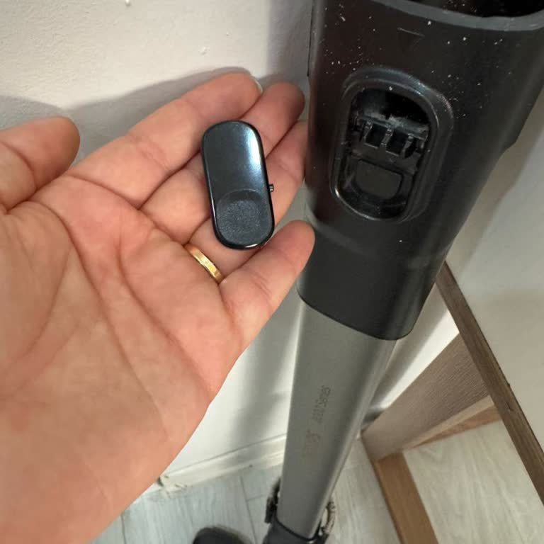 Yetkili Serviste Faturasız İşlem, Yan Parça Kullanımı Ve Hakaret Nedeniyle Mağduriyet