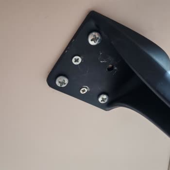 Garanti Kapsamındaki TV Ünitesi Ayakları Kırıldı, Acil Çözüm Bekliyorum