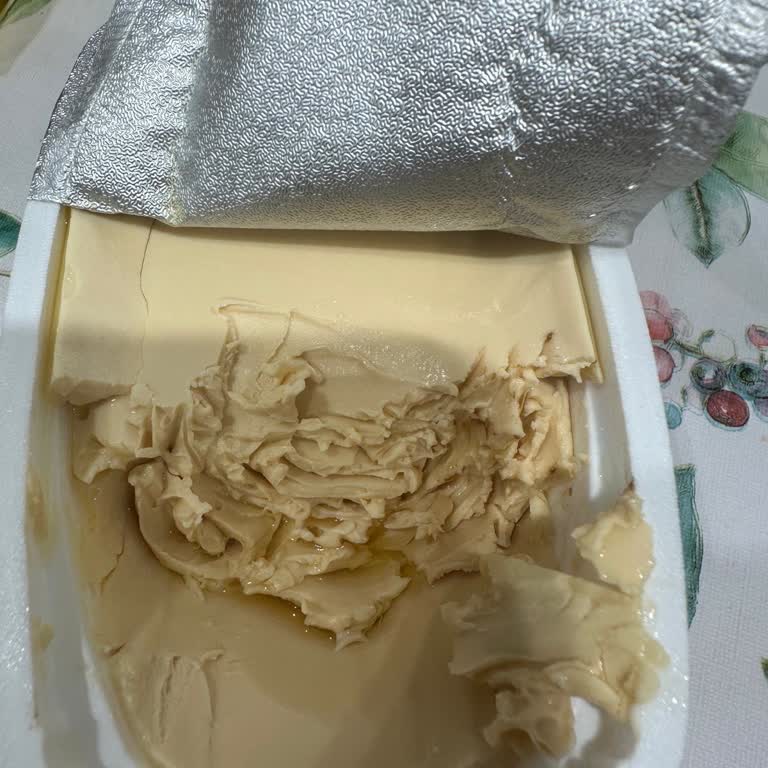 Son Kullanma Tarihi Geçmemiş Krem Peynirde Renk Ve Tat Sorunu