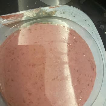 Kapalı Ve Son Kullanma Tarihi Geçmemiş Salamda Küf Şoku