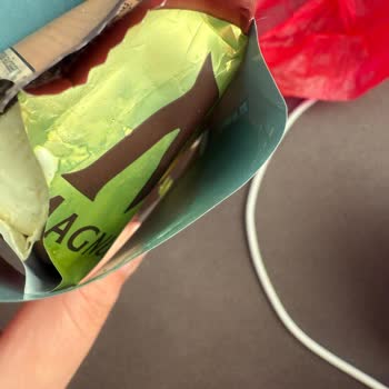 Aldığım Magnum Sandviçin Ambalajı Ve Dondurması Deforme Ve Hijyenik Değildi