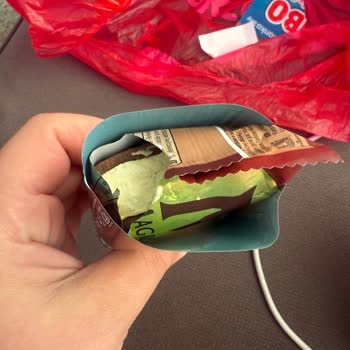 Aldığım Magnum Sandviçin Ambalajı Ve Dondurması Deforme Ve Hijyenik Değildi