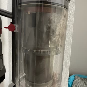 Dyson V11 Süpürgemin Toz Haznesi Max Seviyesinin Üzerinde Doluyor, Çözüm Bekliyorum