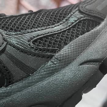 Kirli Ve Kusurlu Ayakkabı İade Dışında Çözüm Sunulmadı