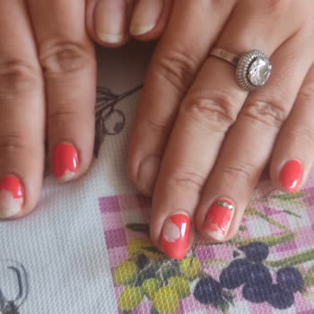 Vibrantia Protez Tırnak&nbsp;İki Günde Ojelerim Çıkmaya ve Dökülmeye Başladı